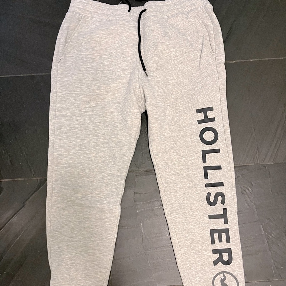 Hollister Guys Fleece Jogger Gray with Vertical Brand / Logo